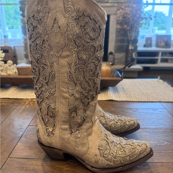 Corral Ivory Embroidered Western Heeled Boots - Picture 3 of 7